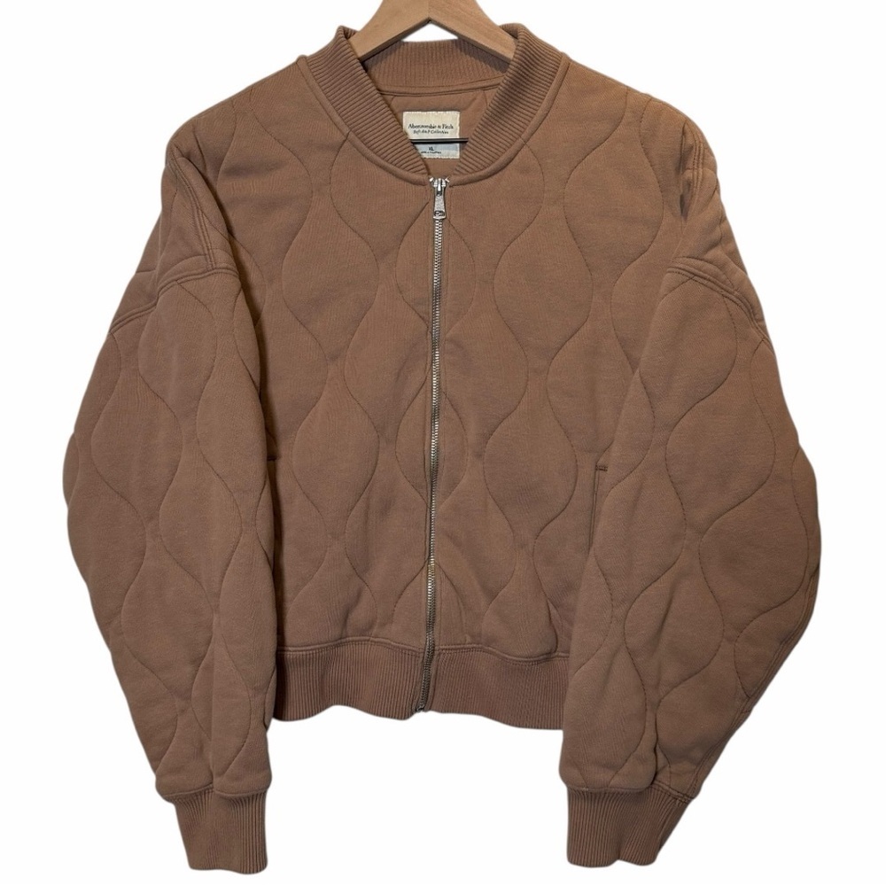 Abercrombie & Fitch Quilted Neutral Bomber Jacket Zip Front Soft Cozy Tan Sz XL - Picture 2 of 9